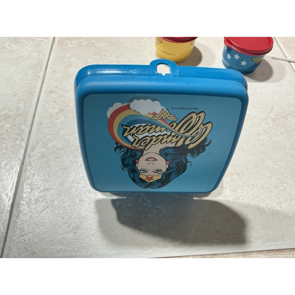 Wonder Woman Tupperware Set - Picture 12 of 14